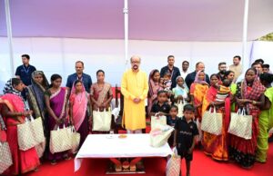 राज्यपाल श्री रमेन डेका ने बैगा-बिरहोर आदिवासियों की संस्कृति को सहेजने की दी सीख