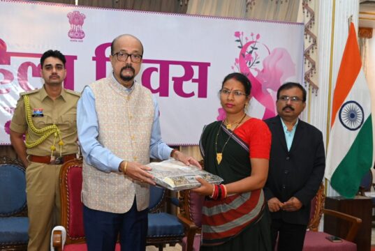 ‘नारी शक्ति इस देश के विकास की धुरी, अंतिम पंक्ति की महिलाओं तक विकास पहुंचाने के लिए हम कृत संकल्पित‘‘- राज्यपाल श्री डेका