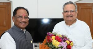 मुख्यमंत्री श्री विष्णु देव साय ने विधानसभा अध्यक्ष डॉ. रमन सिंह से की सौजन्य मुलाकात