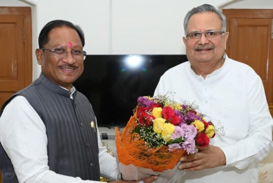 मुख्यमंत्री श्री विष्णु देव साय ने विधानसभा अध्यक्ष डॉ. रमन सिंह से की सौजन्य मुलाकात