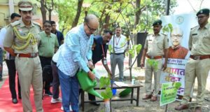 राज्यपाल श्री रमेन डेका ने ली रायपुर जिले में विकासखंड स्तरीय समीक्षा बैठक