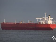 खंडवा में पेट्रोल पंप पर लंबी लाइन, उधर खर्ग तेल से लबालब, स्टोरेज के लिए ईरान ने 30 साल पुराना जहाज निकाला