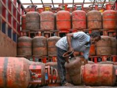 एलपीजी बुकिंग पर कंपनियों का खेल! 10 दिन लेट बुक हो रहा दूसरा सिलेंडर, कई शहरों में देर से हो रही डिलीवरी