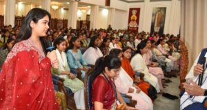 राज्यपाल श्री डेका ने महाविद्यालय की छात्राओं से हुए रूबरू
