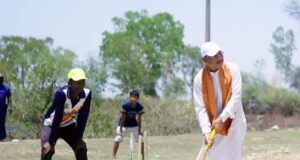 जब मुख्यमंत्री उतरे मैदान में: सुशासन तिहार में बच्चों संग खेला क्रिकेट, बढ़ाया हौसला