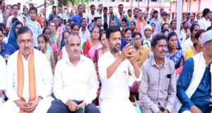 सरगुजा जिले के ग्राम सिलमा में अचानक उतरा मुख्यमंत्री श्री साय का हेलीकॉप्टर