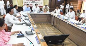 अधिकारी-कर्मचारी अनुशासित और संकल्पित होकर विकसित छत्तीसगढ़ के लिए करें काम: प्रभारी सचिव श्री बोरा