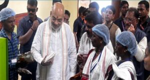 केंद्रीय गृहमंत्री श्री अमित शाह ने चखा बस्तर की इमली का स्वाद बोले यहां की इमली का स्वाद खट्टा नहीं बल्कि मीठा