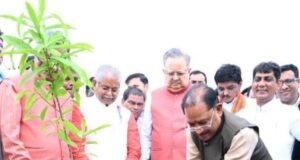 विधानसभा परिसर में ‘एक पेड़ मां के नाम 3.0‘ अभियान के तहत हुआ वृहद पौधरोपण : मुख्यमंत्री श्री विष्णुदेव साय और विधानसभा अध्यक्ष डॉ. रमन सिंह ने लगाया रुद्राक्ष का पौधा