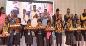 ’शिक्षा ही सफलता का मूल मंत्र है, कोई भी बच्चा शिक्षा से वंचित न रहे : पर्यटन मंत्री श्री राजेश अग्रवाल’