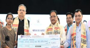 कोसा की चमक अब वैश्विक बाजार तक : मुख्यमंत्री ने लॉन्च किया छत्तीसगढ़ का प्रीमियम हैंडलूम ब्रांड ‘कोशल फैब’