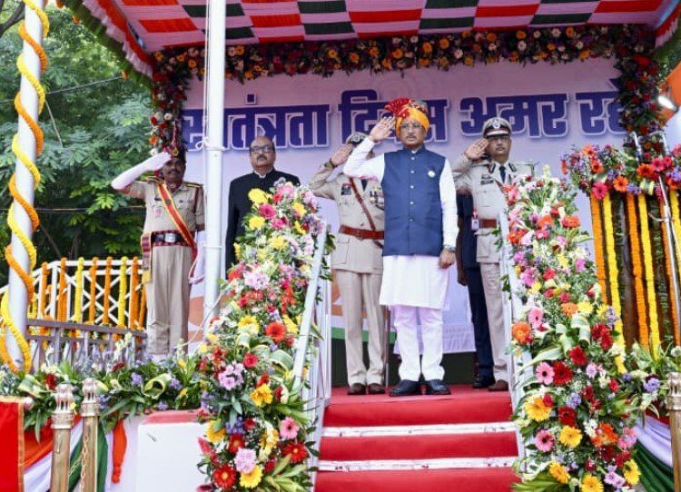 नक्सलवाद मुक्त छत्तीसगढ़ का संकल्प: मुख्यमंत्री विष्णु देव साय ने स्वतंत्रता दिवस पर की शांति और समृद्धि की घोषणा
