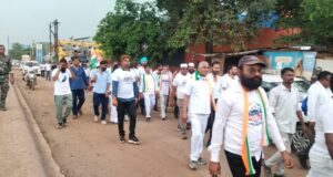 भिलाई बचाओ पदयात्रा’ पहुंची कुम्हारी कांग्रेसी कार्यकर्ताओं ने कदम से कदम मिलाकर साथ चलने की कही बात।