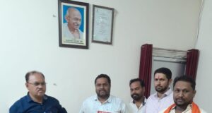 कुम्हारी के मुख्य मार्ग पर किये जा रहे मछली मटन से संबंधित दुकानों को हटाने की मांग