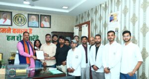 स्वास्थ्य मंत्री श्याम बिहारी जायसवाल से मिले इंटर्न डॉक्टर, आंदोलन स्थगित करने का लिया निर्णय