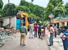 सीएम पोर्टल की शिकायत पर निगम की त्वरित कार्रवाई, शासकीय स्कूल की बाउंड्रीवाल से हटाया अवैध कब्जा