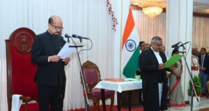 राज्यपाल श्री डेका ने न्यायाधिपति श्री कृष्न राम महापात्र को छत्तीसगढ़ उच्च न्यायालय के मुख्य न्यायाधीश पद की दिलाई शपथ