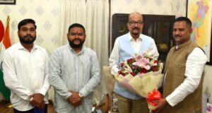 राज्यपाल श्री रमेन डेका से अखिल भारतीय कुर्मी क्षत्रिय महासभा के प्रतिनिधिमंडल की सौजन्य मुलाकात