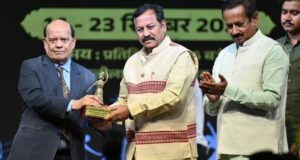 छठे दिन चक्रधर समारोह में सांसद श्री विजय बघेल ने किया दीप प्रज्वलन