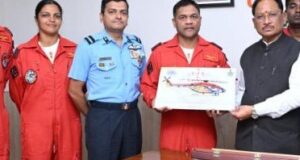 मुख्यमंत्री श्री विष्णु देव साय से भारतीय वायु सेना की सारंग हेलीकॉप्टर डिस्प्ले टीम ने की सौजन्य मुलाकात