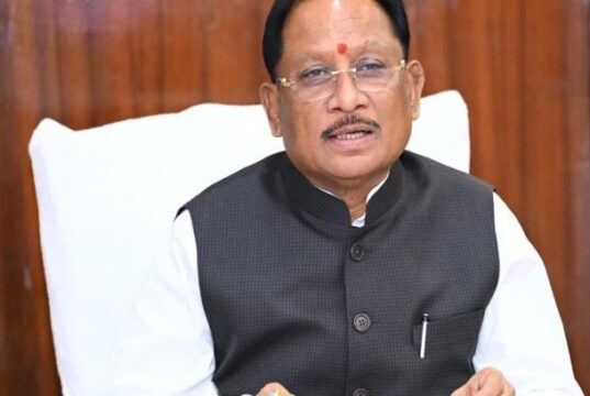 मुख्यमंत्री श्री विष्णु देव साय ने पूर्व केंद्रीय मंत्री स्वर्गीय लरंग साय जी की प्रतिमा का किया वर्चुअल अनावरण